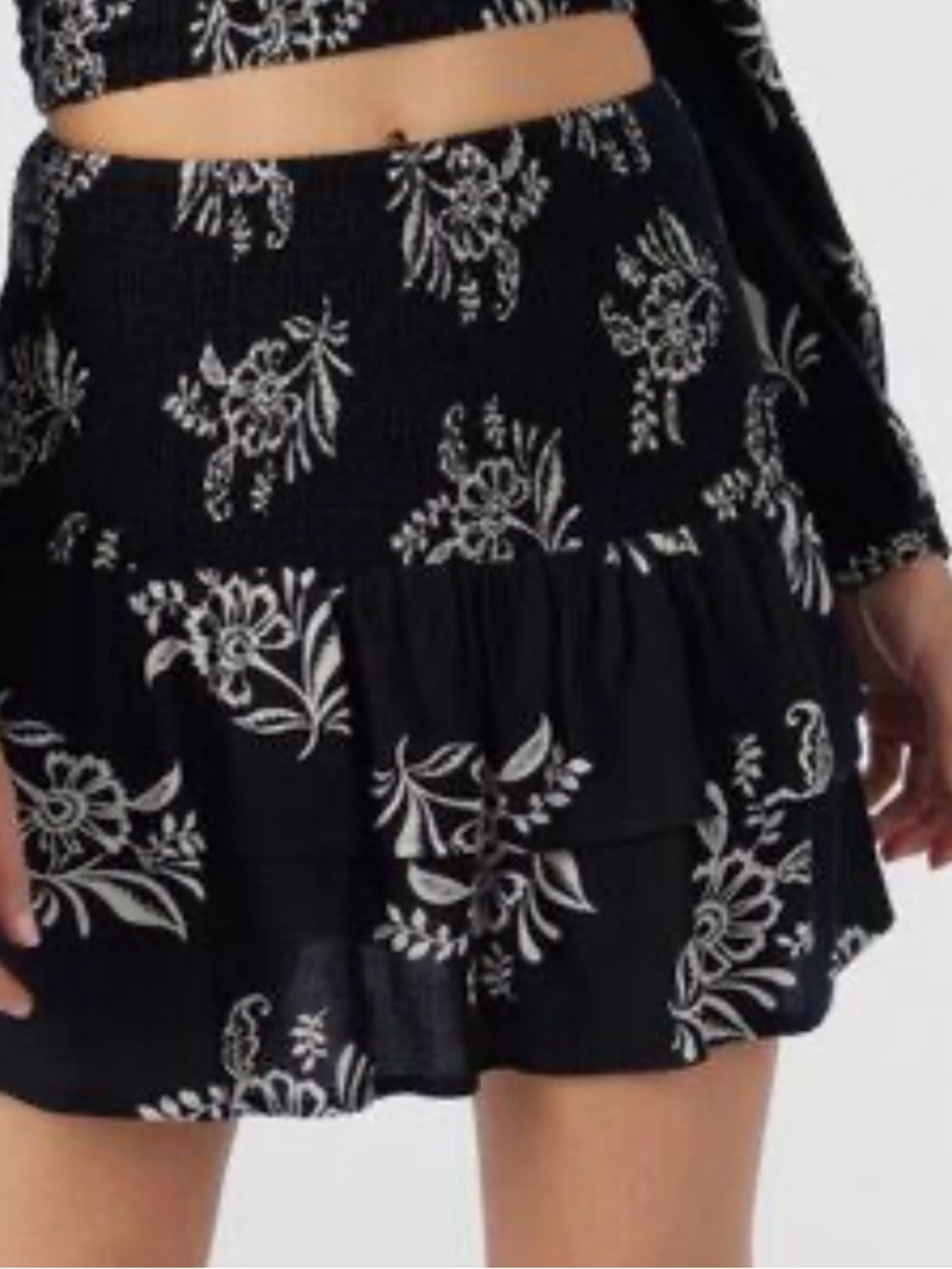 O’Neill tiered mini skirt floral print black/white smocked waist size XS- NWT